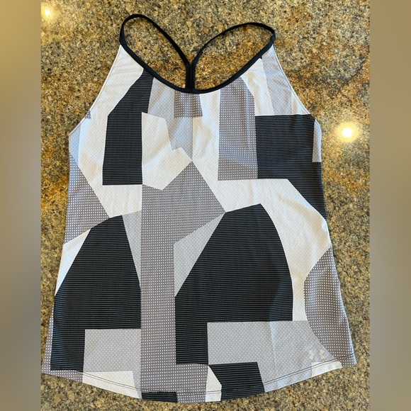 Under Armour tank - Picture 3 of 8